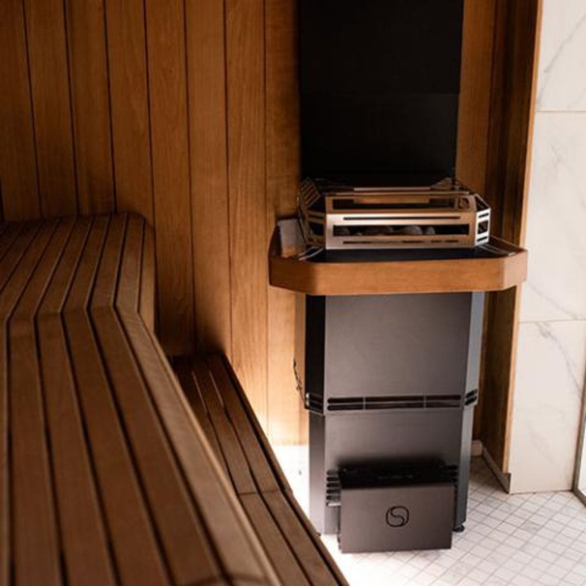 This equalizes room temperature by more than 60% for a significantly better sauna experience